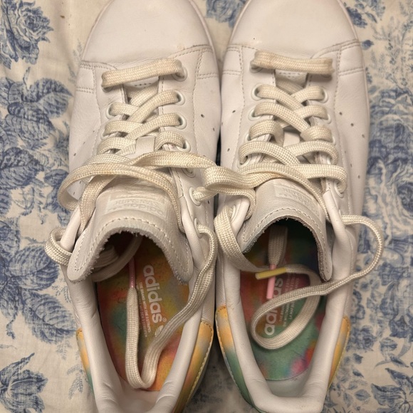 Adidas Women's White Sneakers with Pastel Accents
Stan smith rainbow - Picture 3 of 4